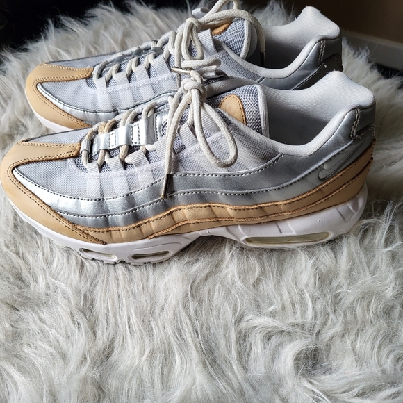Womens Nike Air Max 95 SE Size 9 - Picture 6 of 10